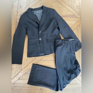 Black pantsuit size 12 New York & co